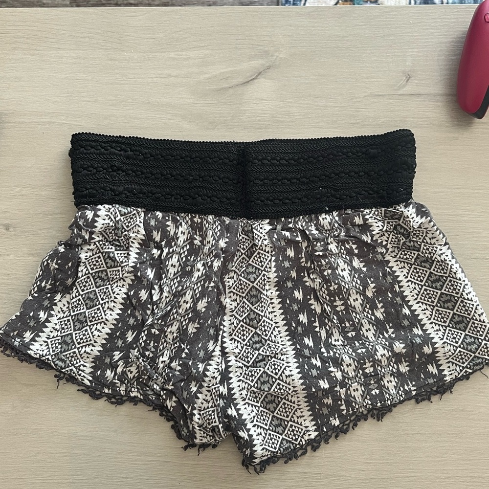 Bohemian tribal print shorts - Picture 3 of 3